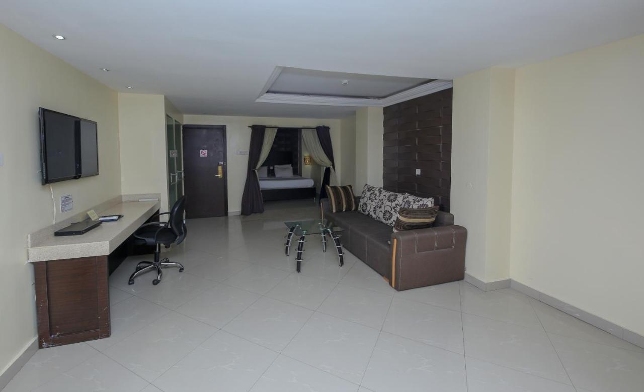 Ksf Place Alaka Lagos Luaran gambar