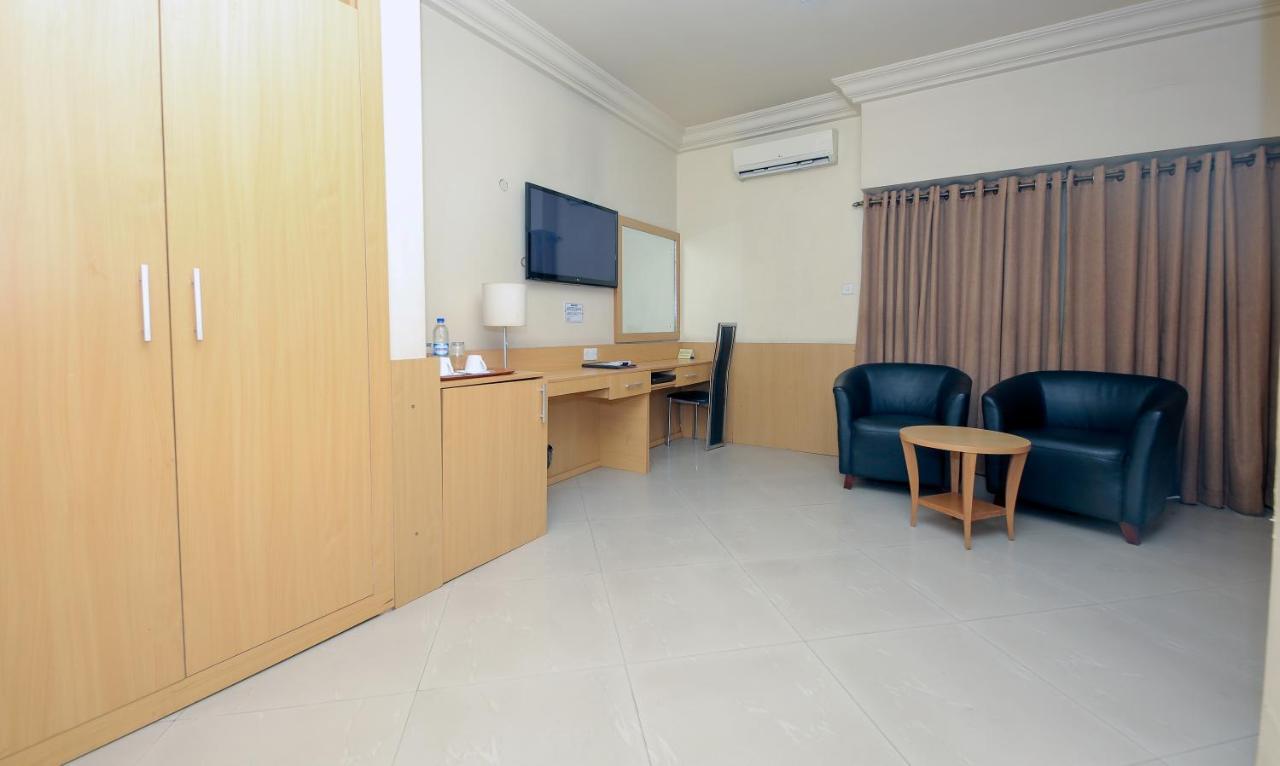 Ksf Place Alaka Lagos Luaran gambar