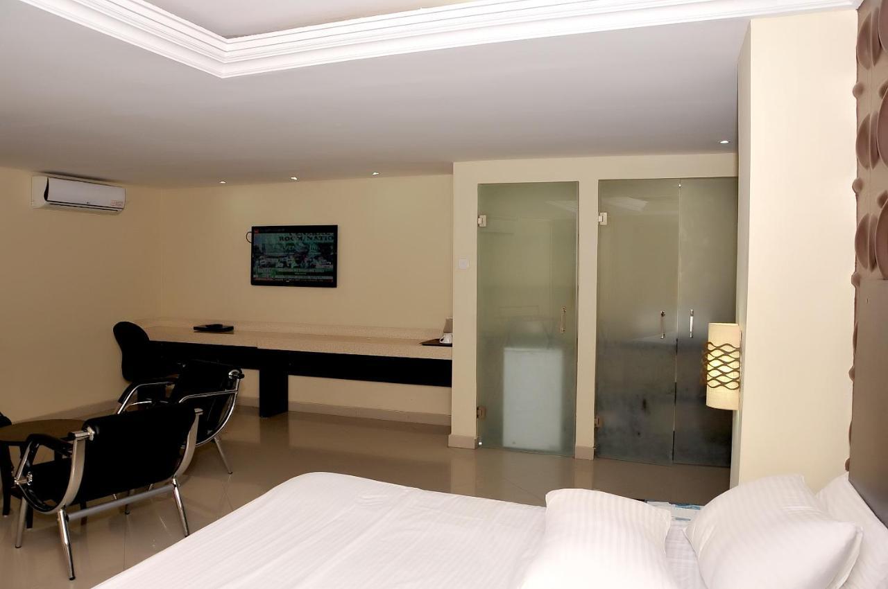 Ksf Place Alaka Lagos Luaran gambar